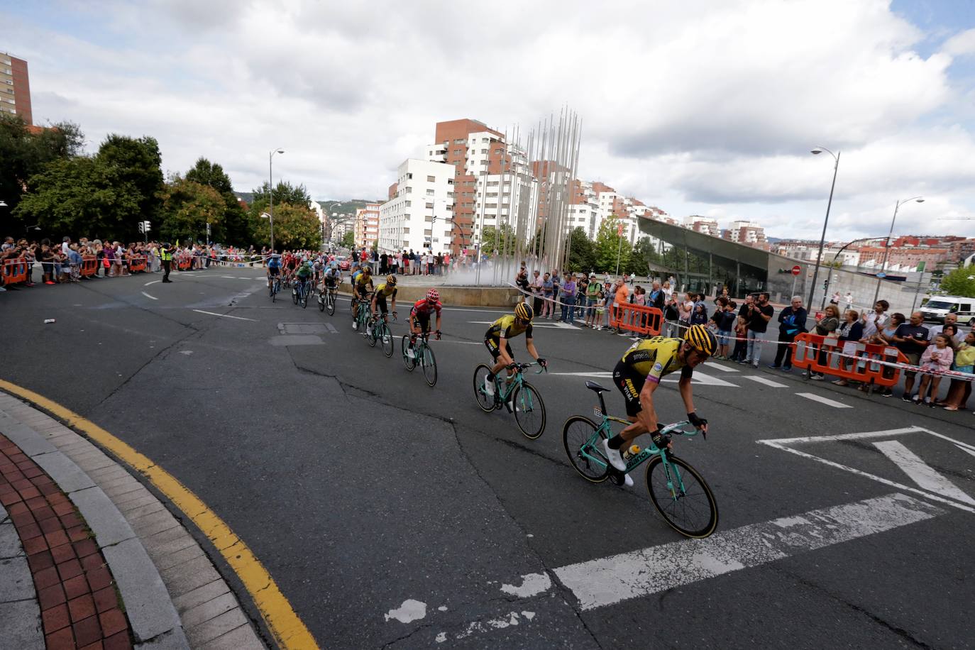 La ciudad muestra este jueves una estampa inusual por el paso de la prueba ciclista