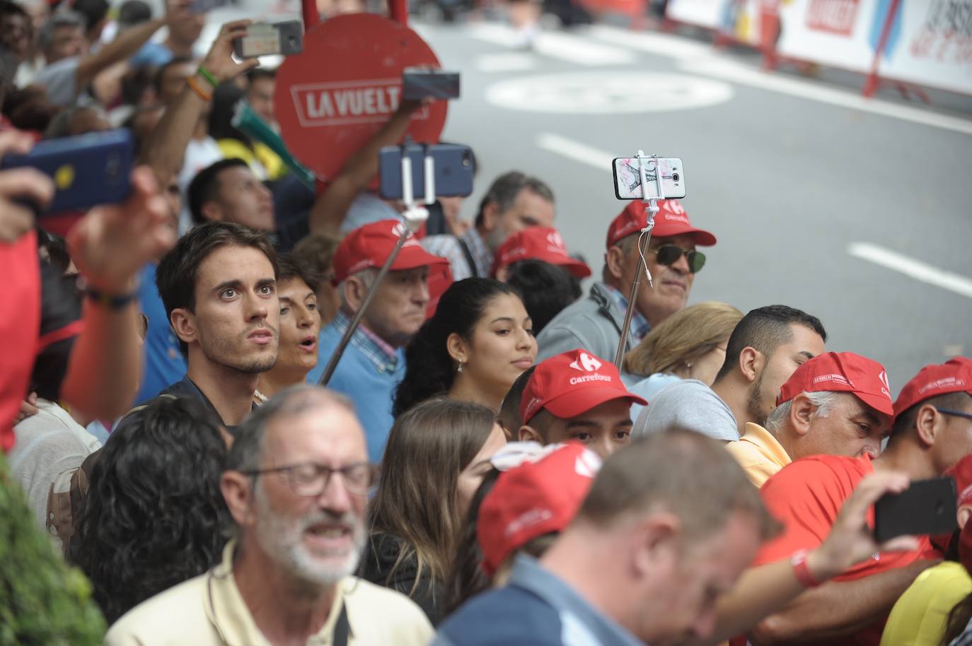 La ciudad muestra este jueves una estampa inusual por el paso de la prueba ciclista