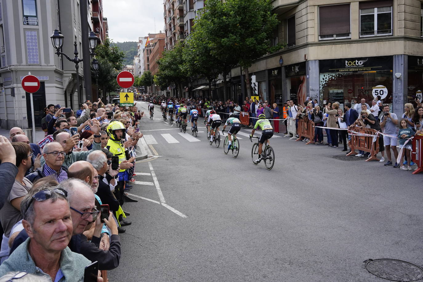 La ciudad muestra este jueves una estampa inusual por el paso de la prueba ciclista