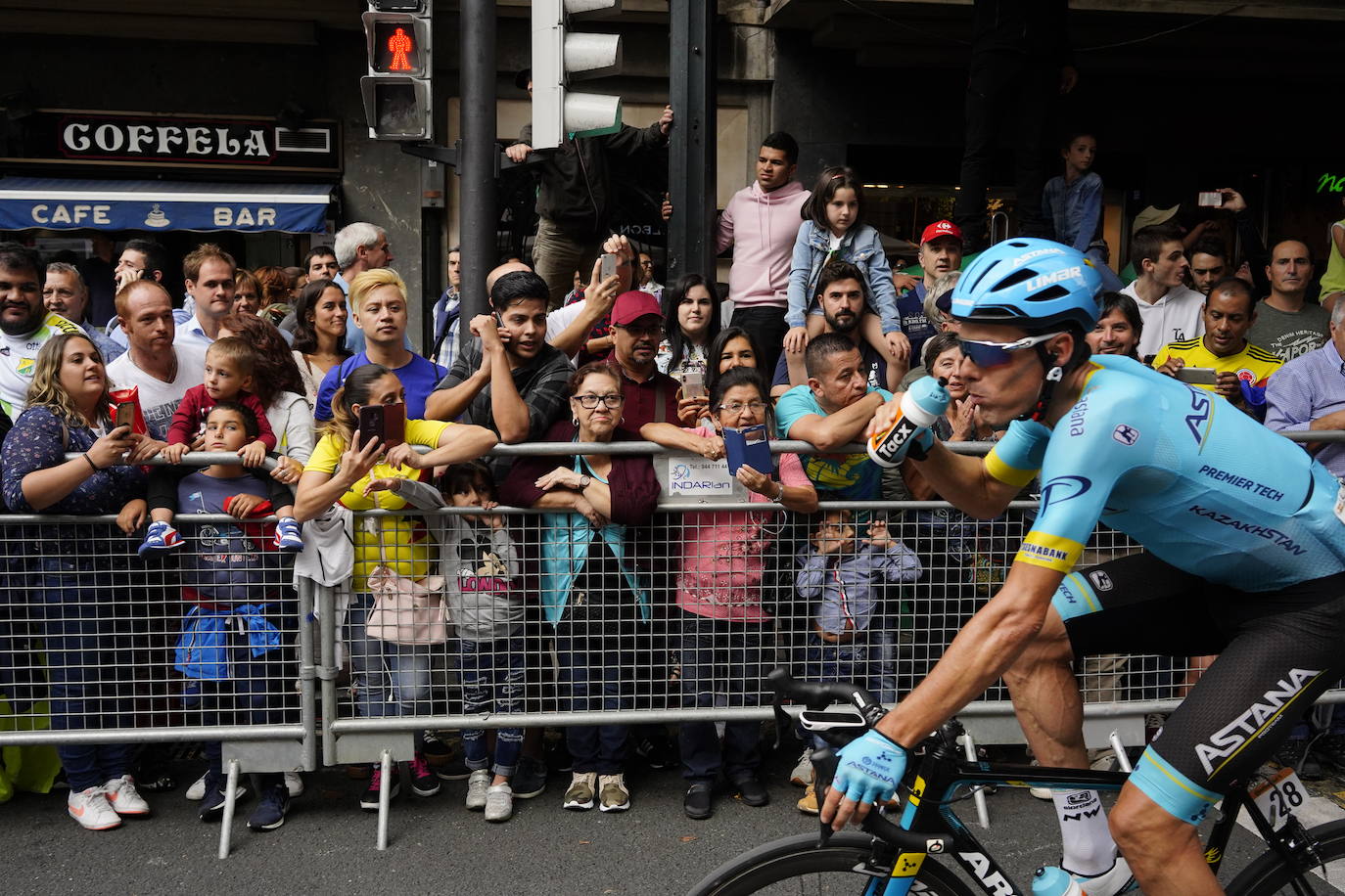La ciudad muestra este jueves una estampa inusual por el paso de la prueba ciclista