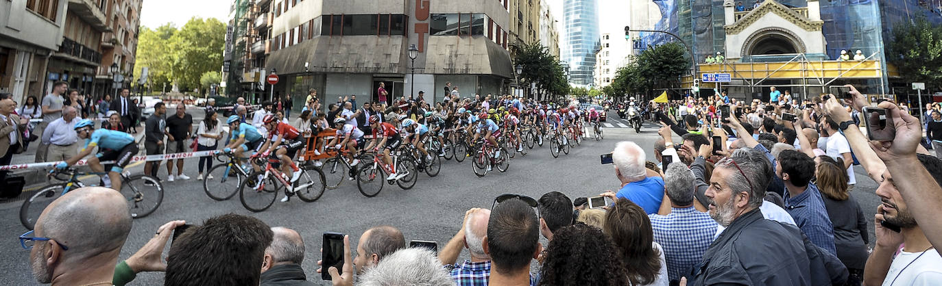 La ciudad muestra este jueves una estampa inusual por el paso de la prueba ciclista