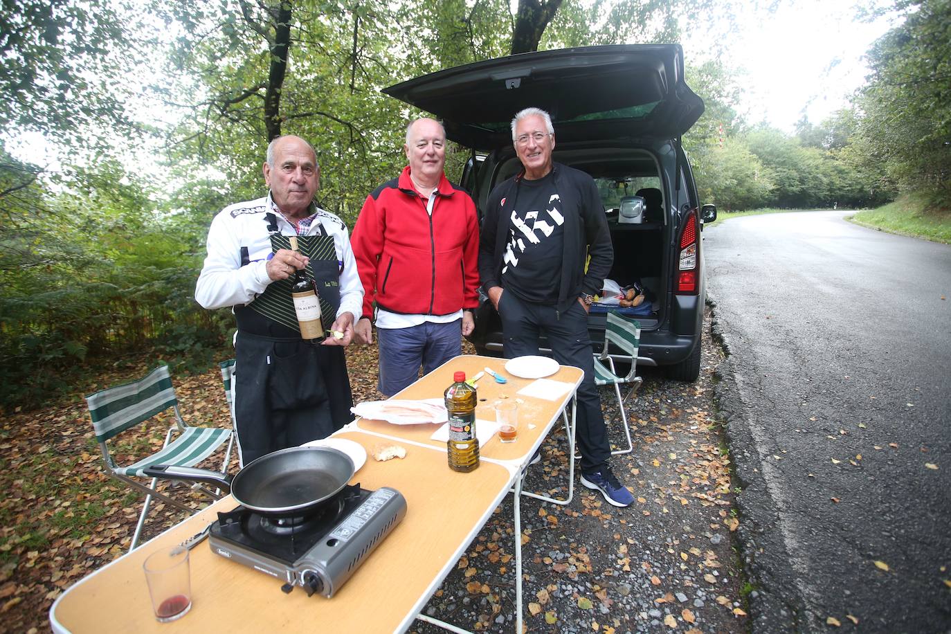 Aficionados han acudido desde primera hora a El Vivero para ver pasar a los ciclistas.