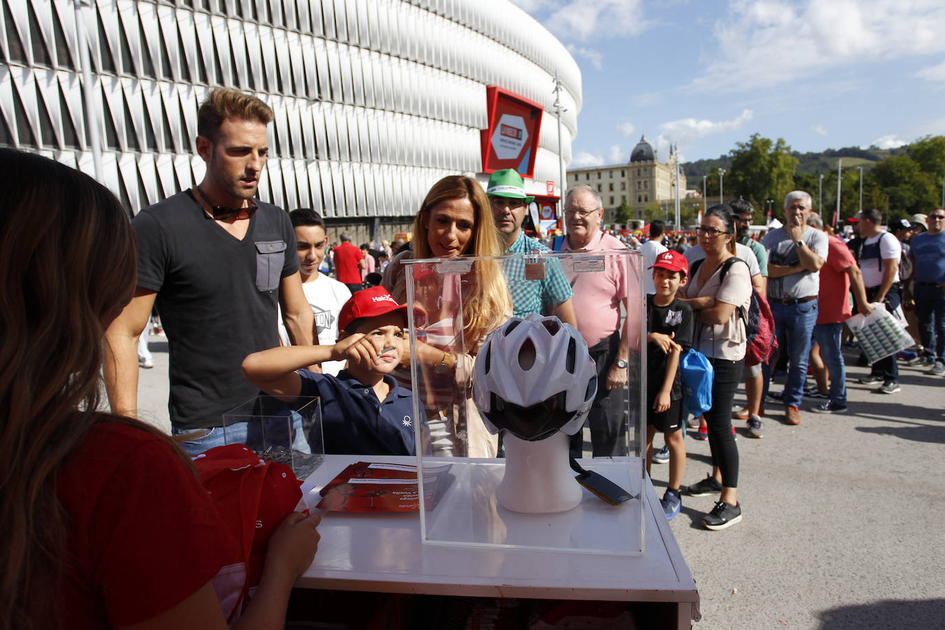 Fotos: La Vuelta sale de San Mamés