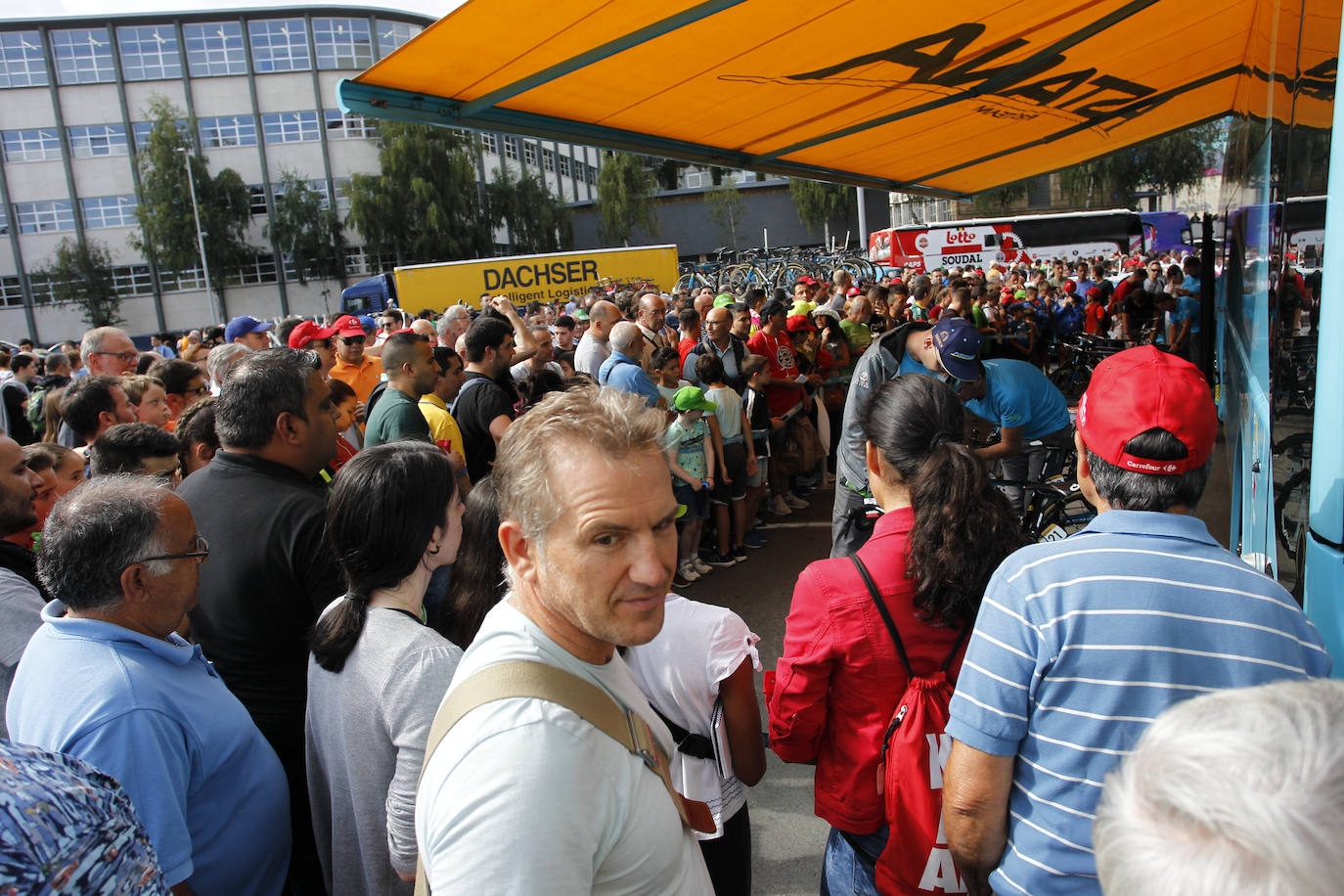 Fotos: La Vuelta sale de San Mamés