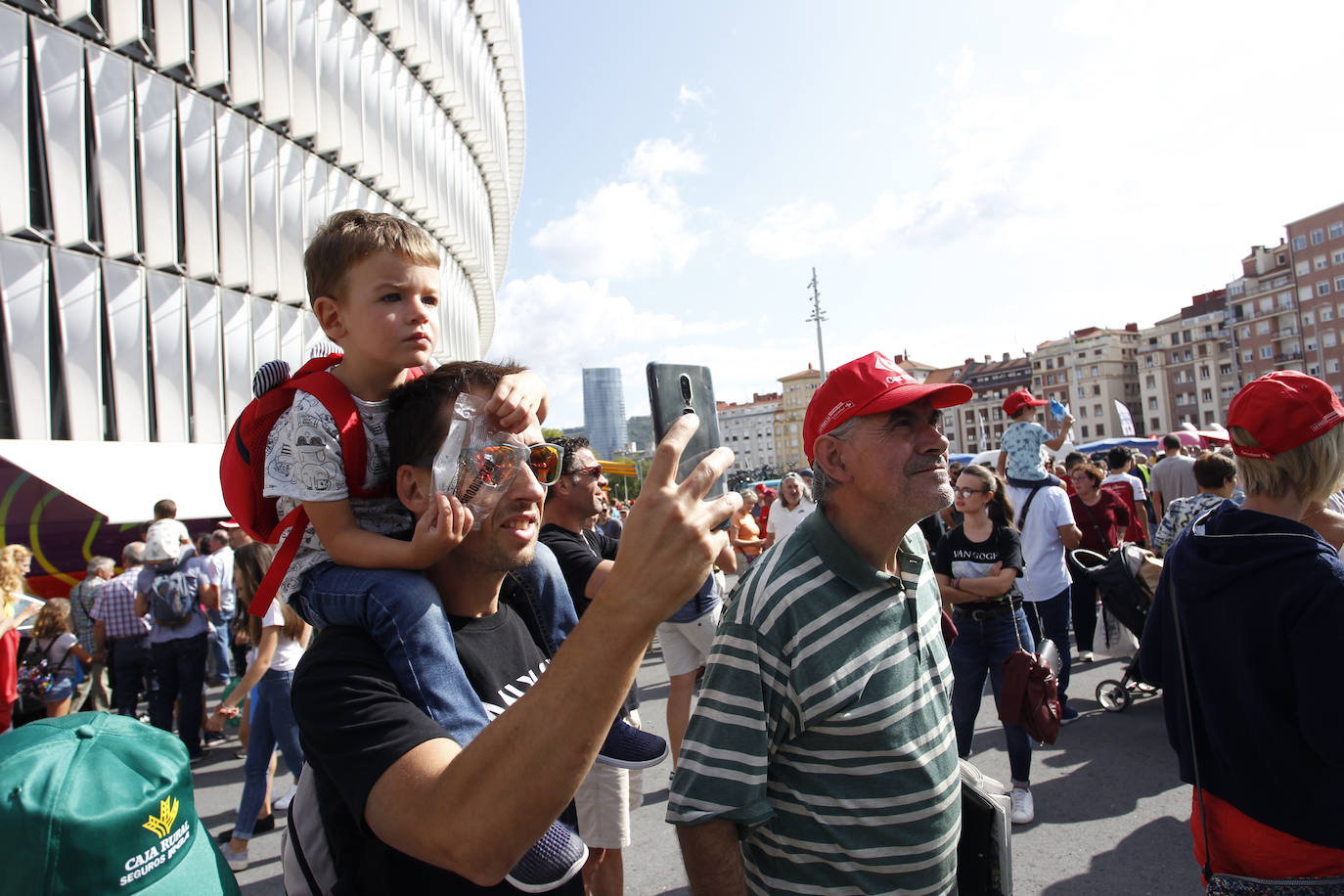 Fotos: La Vuelta sale de San Mamés