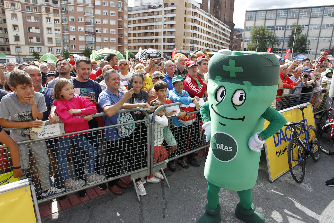 Fotos: La Vuelta sale de San Mamés