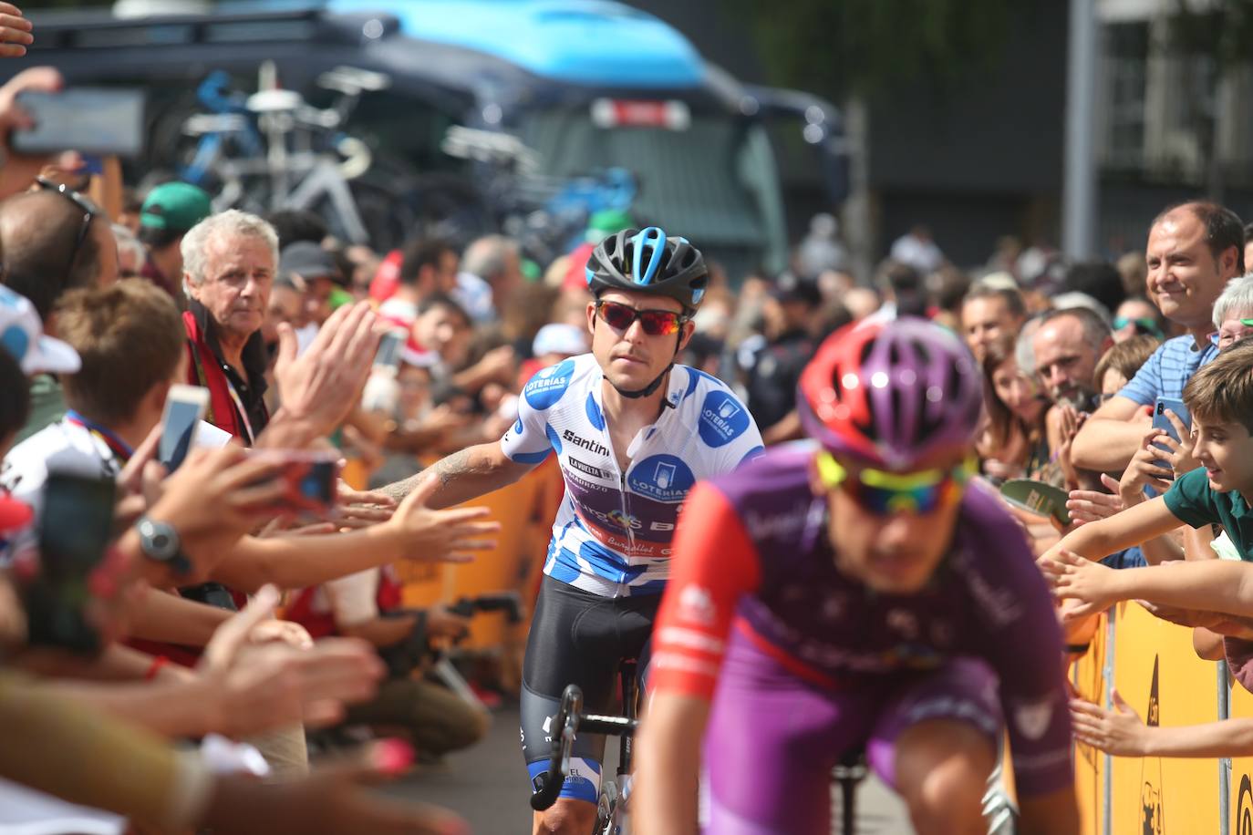 Fotos: La Vuelta sale de San Mamés