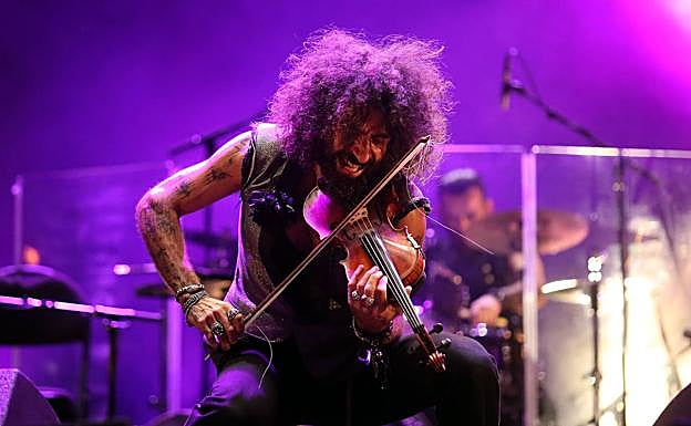 Malikian, durante un concierto. 