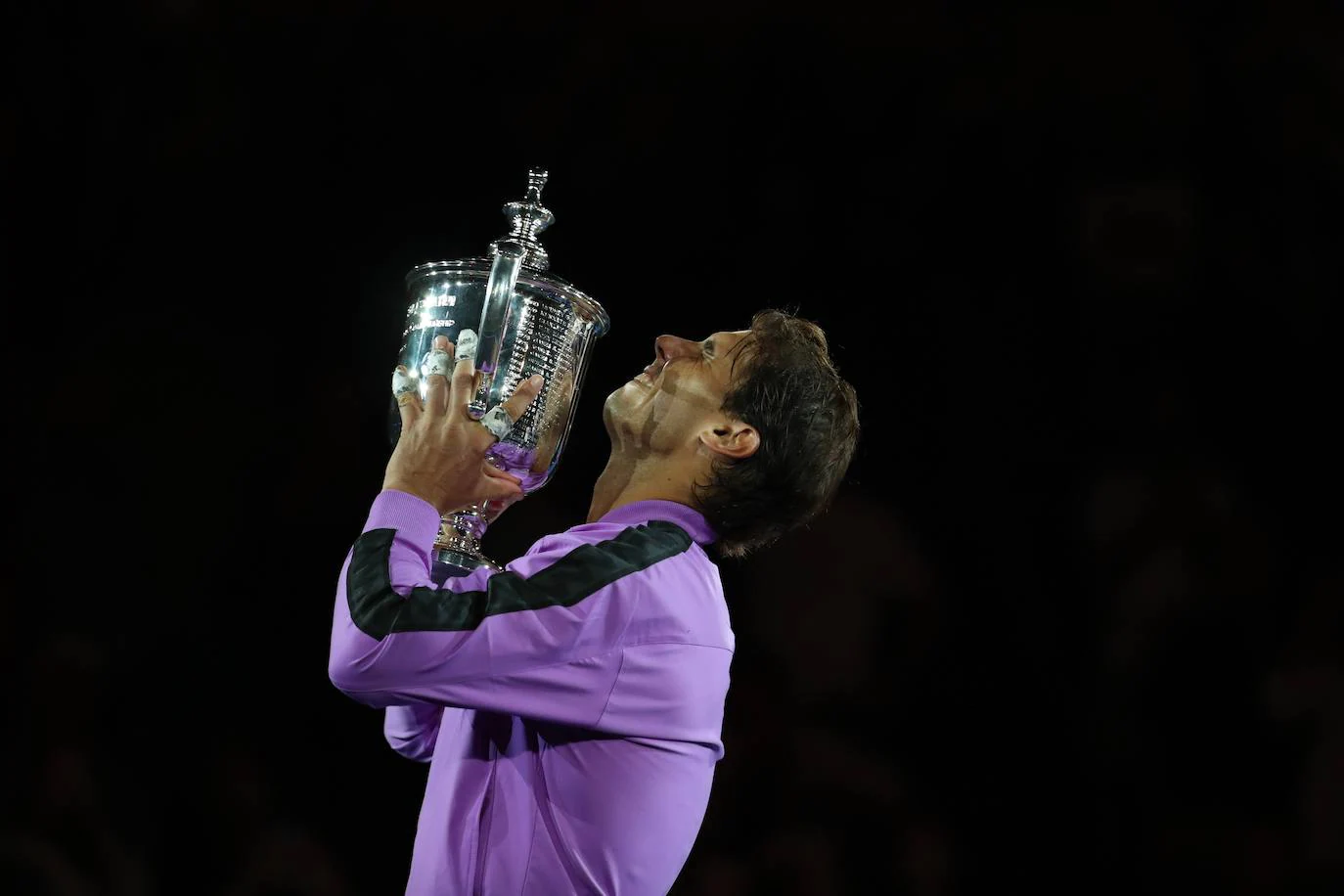 Rafa Nadal celebra su cuarto título del Abierto de Estdos Unidos, que supone su 19ª Grand Slam.