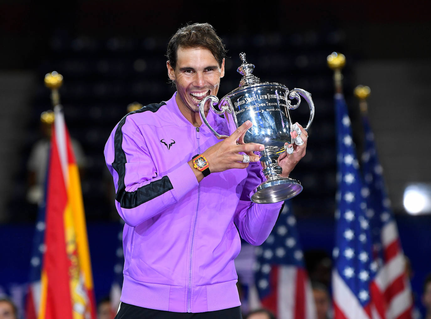 Rafa Nadal celebra su cuarto título del Abierto de Estdos Unidos, que supone su 19ª Grand Slam.