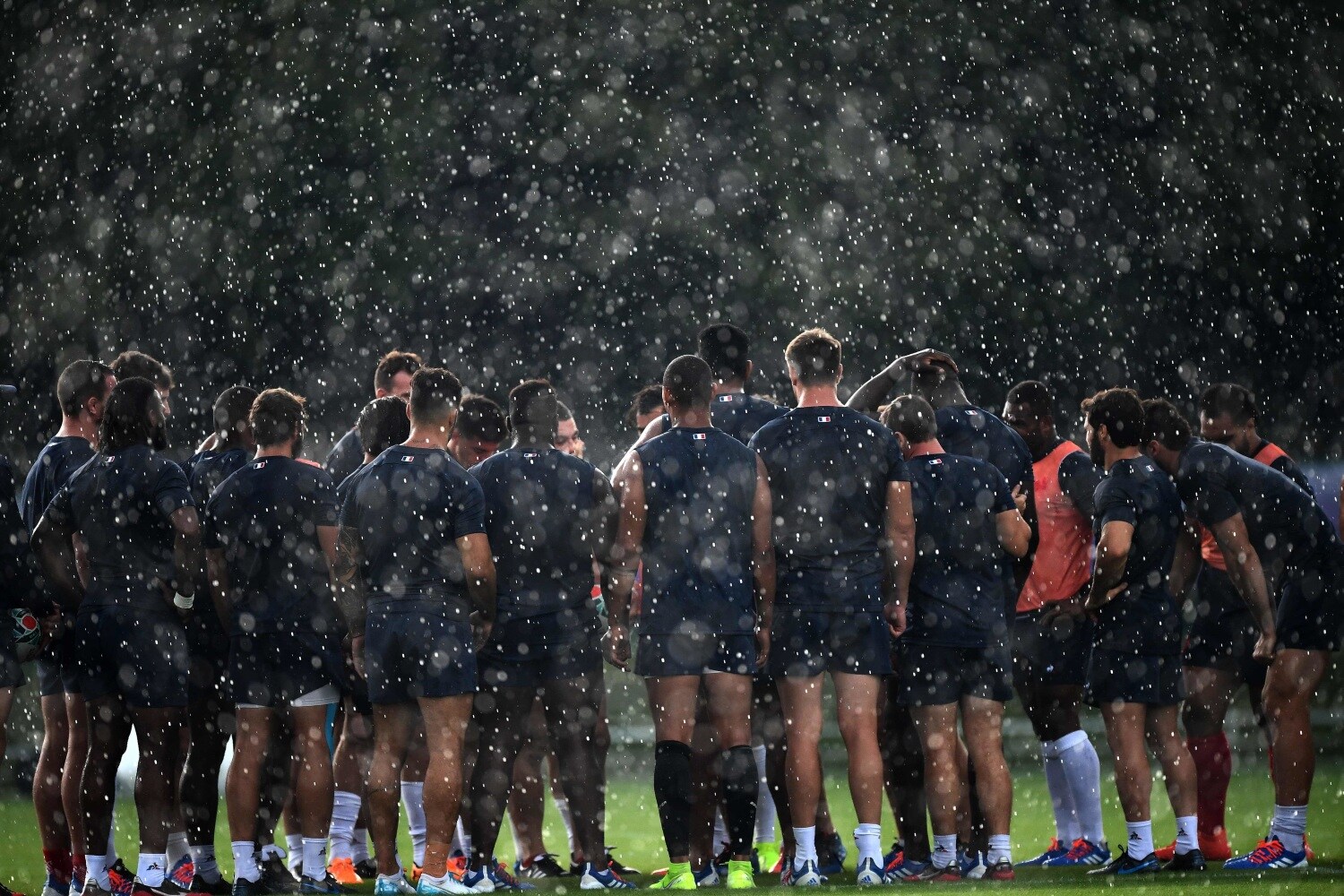 Los jugadores de Francia asisten a una sesión de entrenamiento en el Parque Fuji Hokuroku en Fujiyoshida, donde el equipo francés entrenará antes de la Copa Mundial de Rugby de Japón 2019