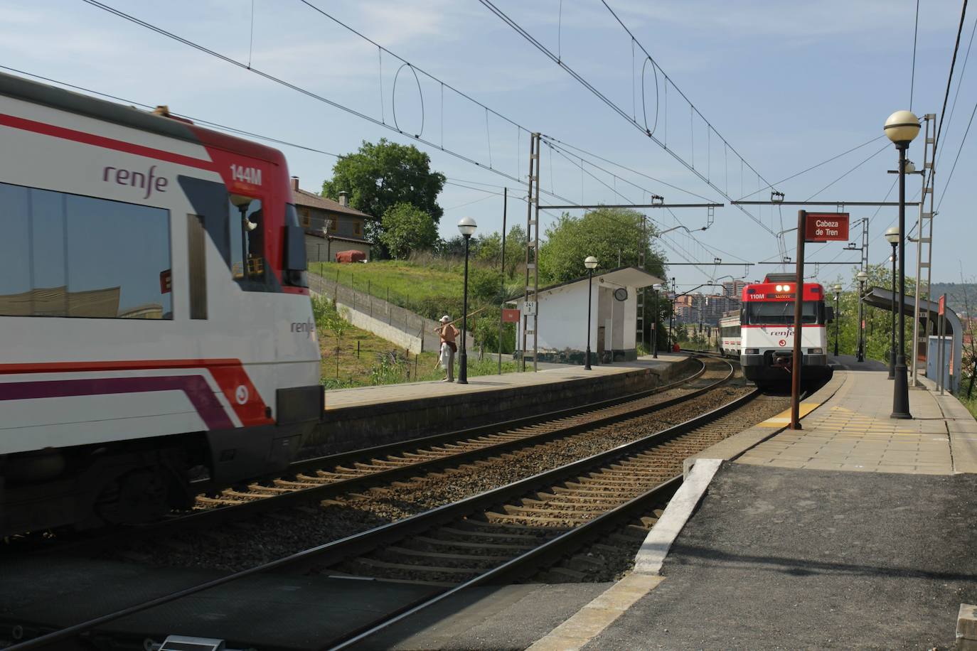Basuri soporta la circulación de trenes de pasajeros y mercancías. 