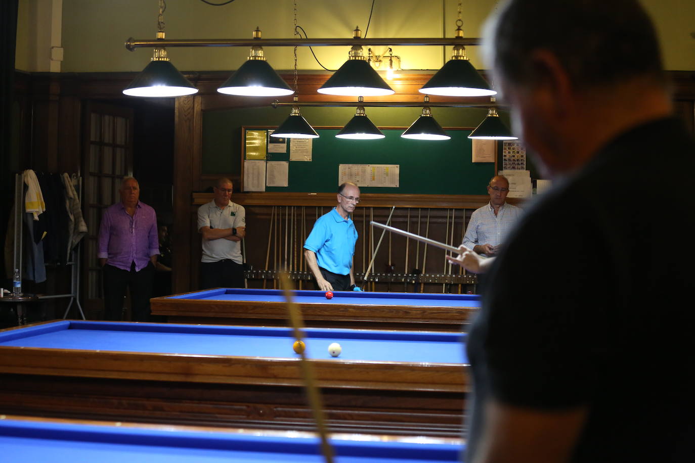 Los participantes en el torneo de billar.