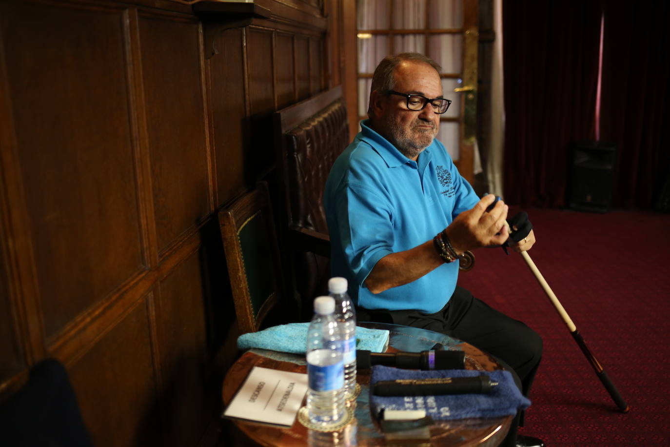 Los participantes en el torneo de billar.