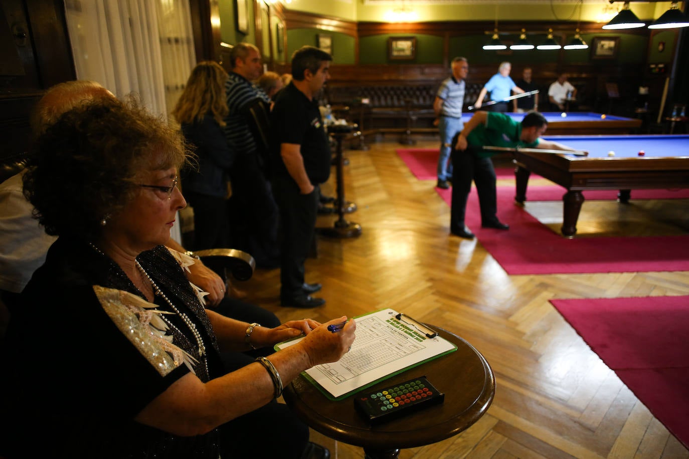 Los participantes en el torneo de billar.