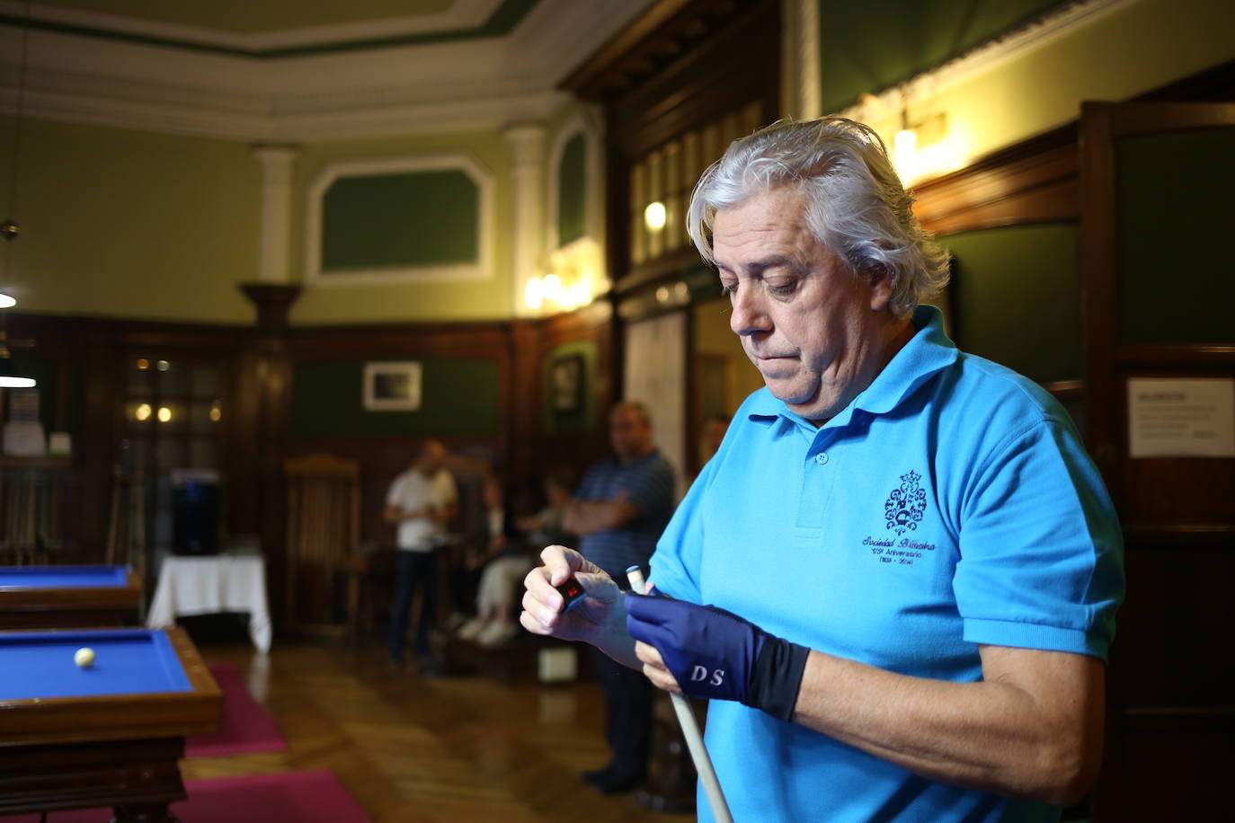 Los participantes en el torneo de billar.