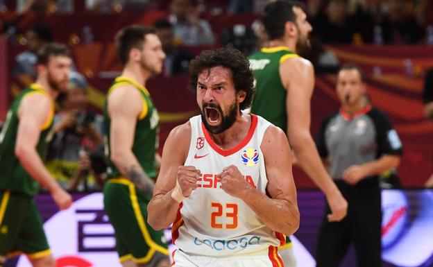 Sergio Llull celebra una canasta.