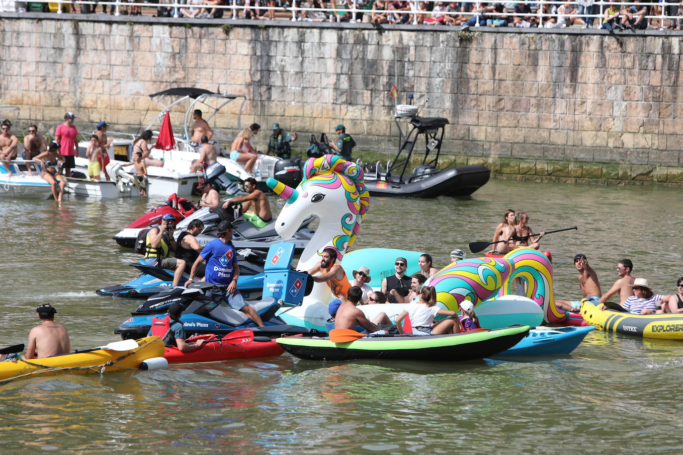 Fotos: 60.000 personas vibran con la final de saltos &#039;Red Bull Cliff Diving&#039; en Bilbao