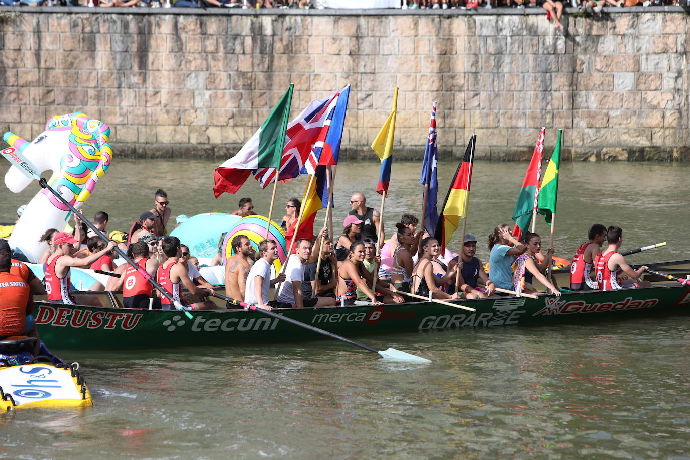 Fotos: 60.000 personas vibran con la final de saltos &#039;Red Bull Cliff Diving&#039; en Bilbao