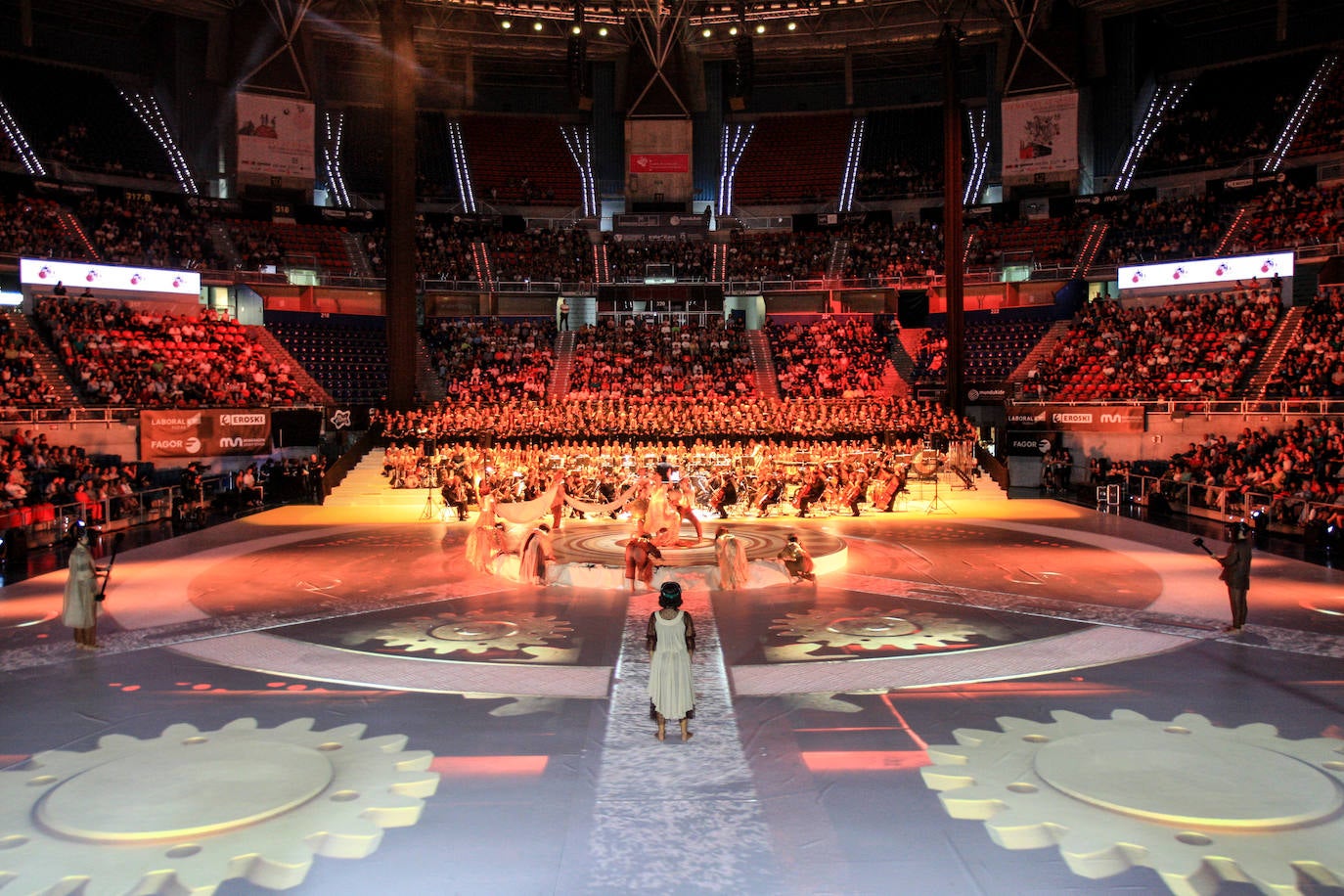 Fotos: &#039;Humanity al Music&#039; el gran espectáculo de la Corporación Mondragón