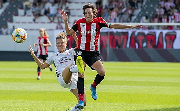 Imagen principal - Erika Vázquez fue una de las protagonistas del primer encuentro del Athletic este curso en Lezama. 