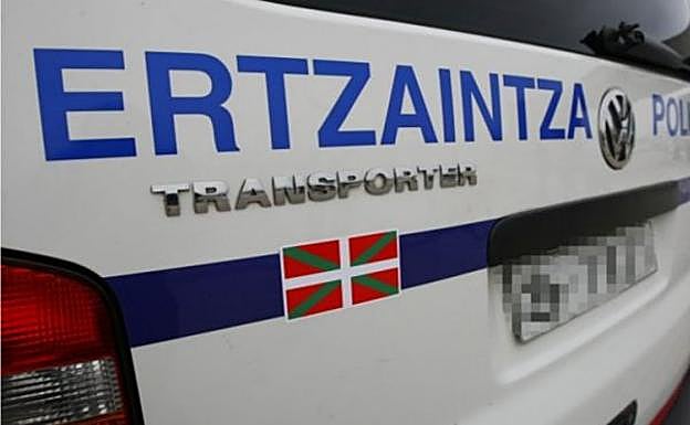 Intentan robar en un caserío, el dueño les dispara con una escopeta y piden auxilio a la Ertzaintza