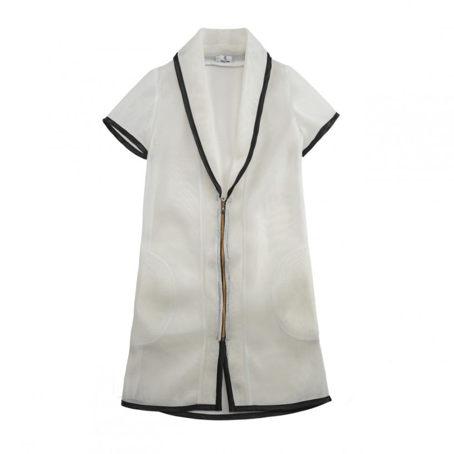 Sonia Fuente es la directora creativa de su firma homónima. Sus colecciones para mujer son cañeras, de estilo noventero y con influencias 'de la calle'