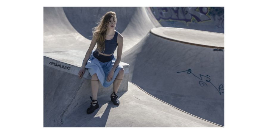 Sonia Fuente es la directora creativa de su firma homónima. Sus colecciones para mujer son cañeras, de estilo noventero y con influencias 'de la calle'