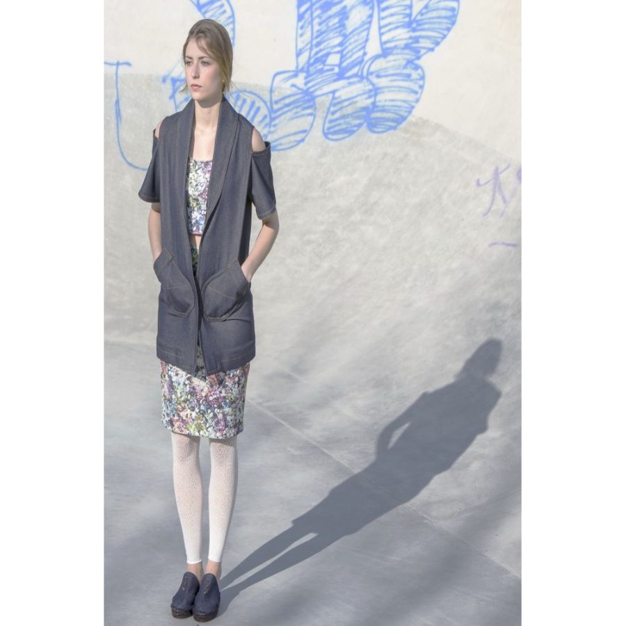 Sonia Fuente es la directora creativa de su firma homónima. Sus colecciones para mujer son cañeras, de estilo noventero y con influencias 'de la calle'