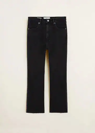 Pantalones ‘cropped-flare’, de Mango (29,99 euros).
