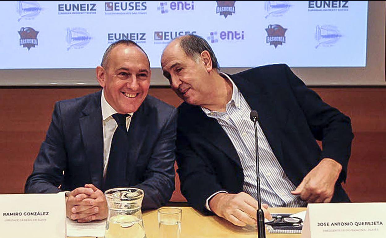 Josean Querejeta, a la derecha, junto al diputado general de Álava, Ramiro González. 
