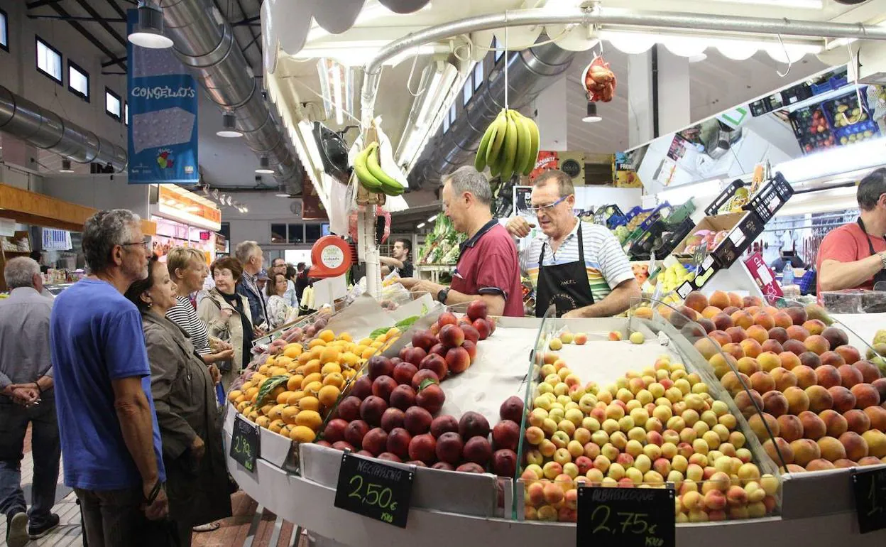 Frutas y verduras en el Mercat Municipal de Dénia