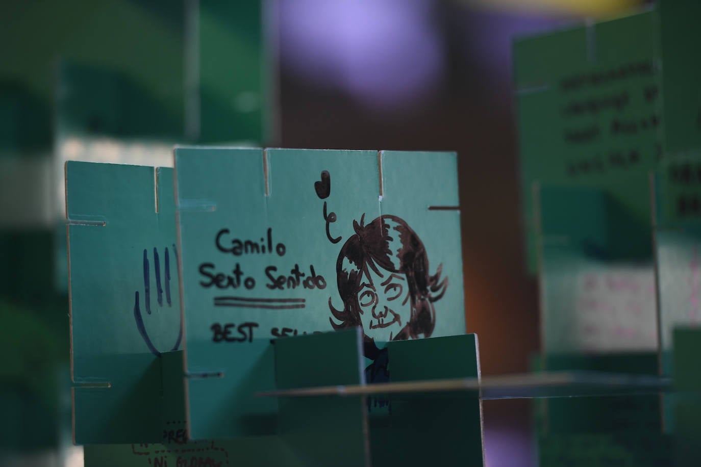 La exposición instalada en la Alhóndiga para promover la creación de ideas.