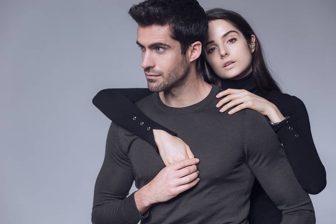 La pareja de modelos formada por Miren Rodrigo y Eder Aguirre se casaron por lo civil y entre semana con originales looks nupciales