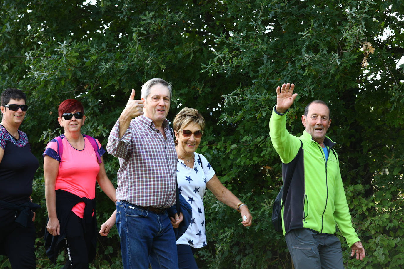 La popular cita ha reunido este año a cerca de dos mil participantes en un recorrido cargado de buen ambiente por el parque de Olárizu. Todo lo recaudado a través de las inscripciones para esta prueba que nació en 2012, coincidiendo con el reinado de Vitoria como 'Green Capital', irá destinado a la agencia de colocación de parados que Cáritas tiene en el barrio de Zaramaga.