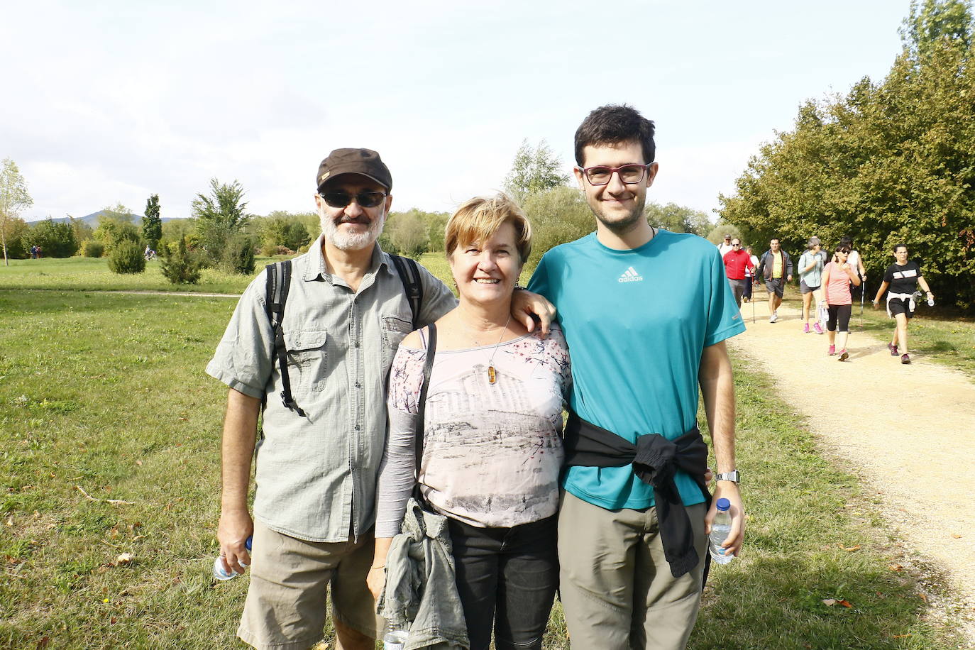 La popular cita ha reunido este año a cerca de dos mil participantes en un recorrido cargado de buen ambiente por el parque de Olárizu. Todo lo recaudado a través de las inscripciones para esta prueba que nació en 2012, coincidiendo con el reinado de Vitoria como 'Green Capital', irá destinado a la agencia de colocación de parados que Cáritas tiene en el barrio de Zaramaga.