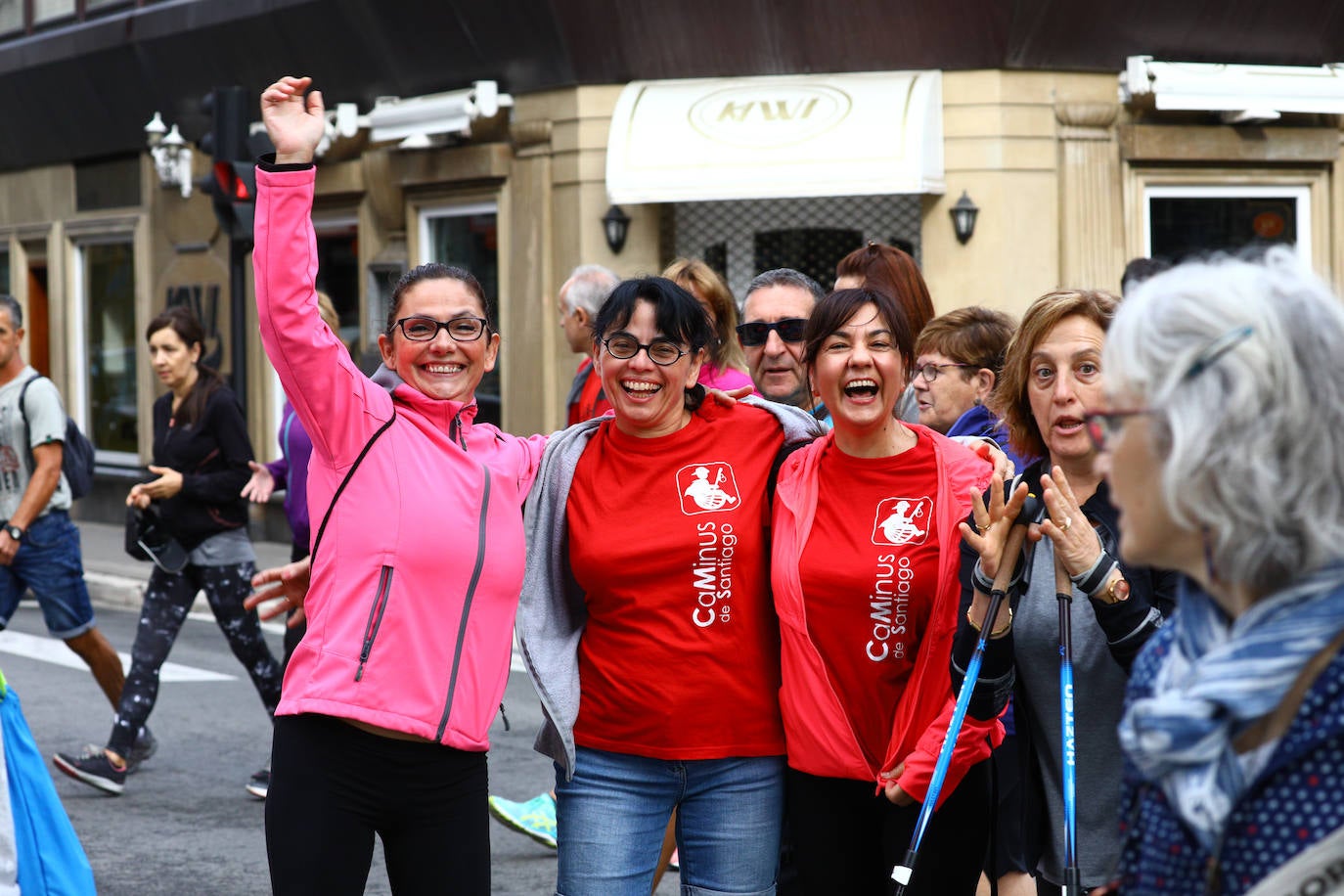 La popular cita ha reunido este año a cerca de dos mil participantes en un recorrido cargado de buen ambiente por el parque de Olárizu. Todo lo recaudado a través de las inscripciones para esta prueba que nació en 2012, coincidiendo con el reinado de Vitoria como 'Green Capital', irá destinado a la agencia de colocación de parados que Cáritas tiene en el barrio de Zaramaga.