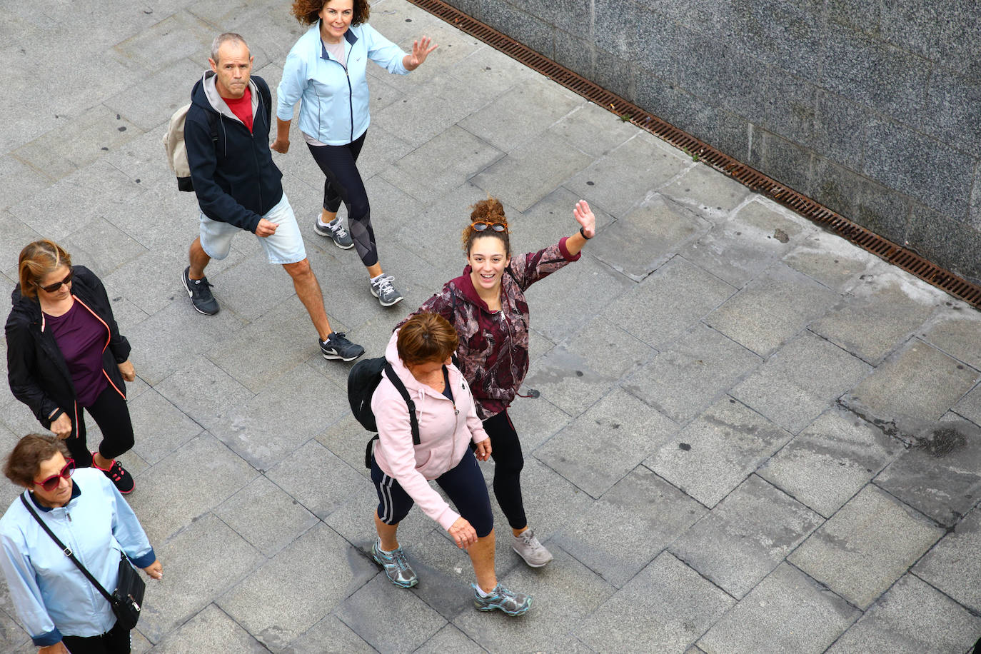 La popular cita ha reunido este año a cerca de dos mil participantes en un recorrido cargado de buen ambiente por el parque de Olárizu. Todo lo recaudado a través de las inscripciones para esta prueba que nació en 2012, coincidiendo con el reinado de Vitoria como 'Green Capital', irá destinado a la agencia de colocación de parados que Cáritas tiene en el barrio de Zaramaga.