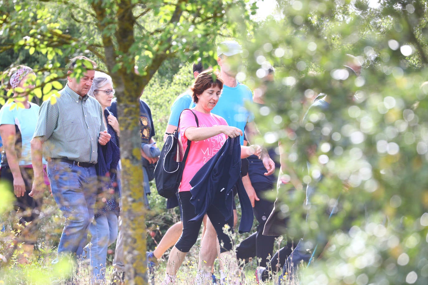 La popular cita ha reunido este año a cerca de dos mil participantes en un recorrido cargado de buen ambiente por el parque de Olárizu. Todo lo recaudado a través de las inscripciones para esta prueba que nació en 2012, coincidiendo con el reinado de Vitoria como 'Green Capital', irá destinado a la agencia de colocación de parados que Cáritas tiene en el barrio de Zaramaga.