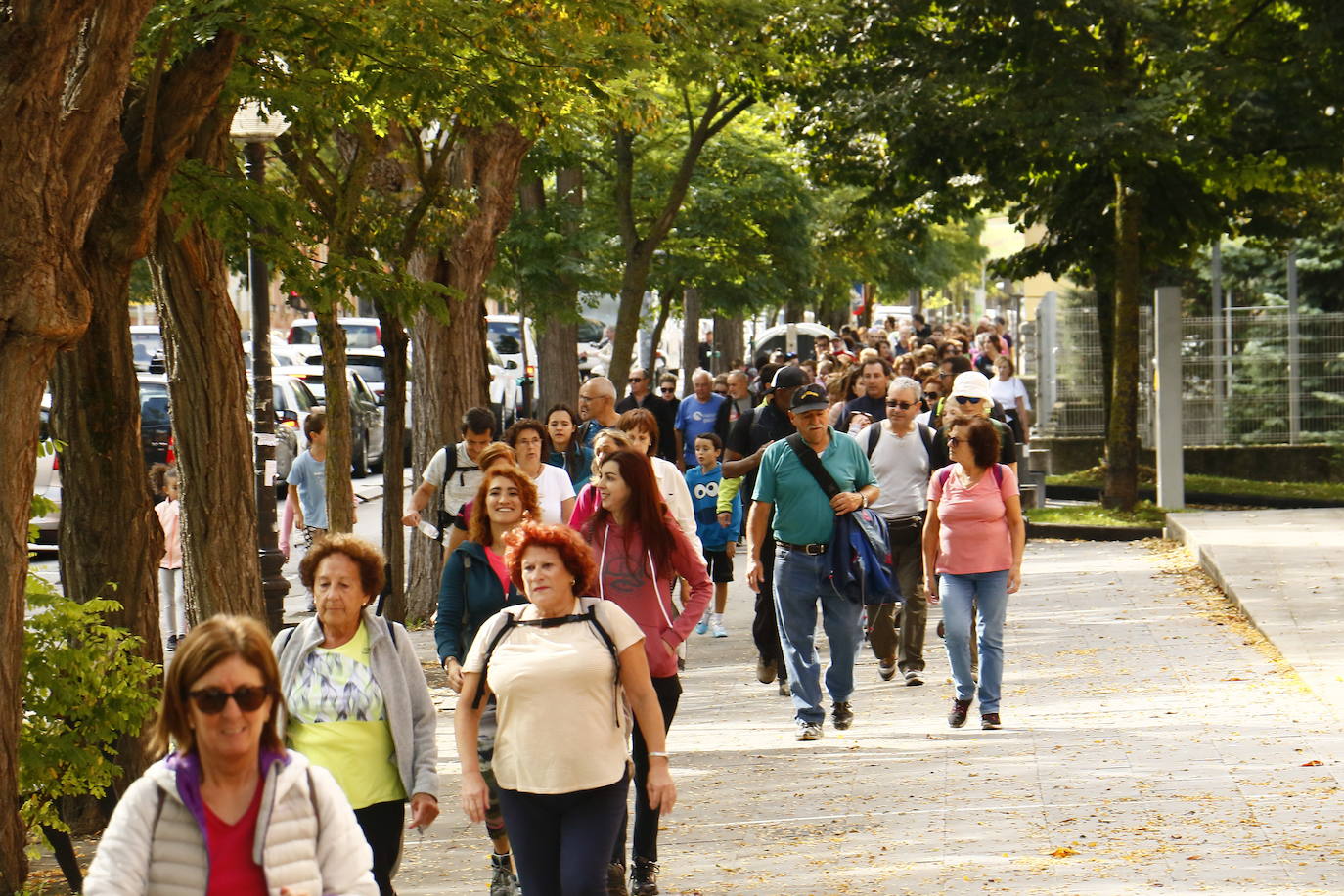 La popular cita ha reunido este año a cerca de dos mil participantes en un recorrido cargado de buen ambiente por el parque de Olárizu. Todo lo recaudado a través de las inscripciones para esta prueba que nació en 2012, coincidiendo con el reinado de Vitoria como 'Green Capital', irá destinado a la agencia de colocación de parados que Cáritas tiene en el barrio de Zaramaga.