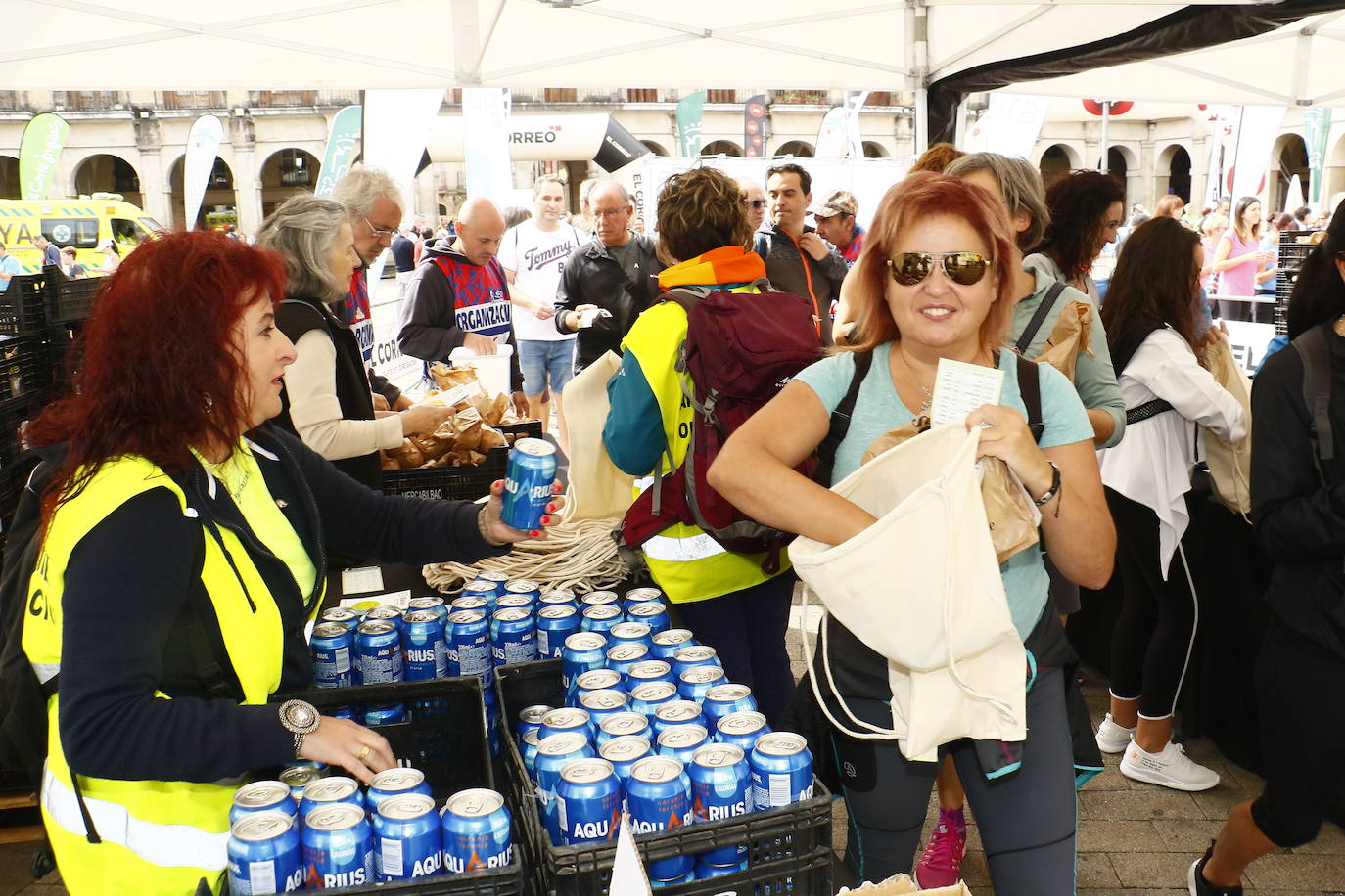 La popular cita ha reunido este año a cerca de dos mil participantes en un recorrido cargado de buen ambiente por el parque de Olárizu. Todo lo recaudado a través de las inscripciones para esta prueba que nació en 2012, coincidiendo con el reinado de Vitoria como 'Green Capital', irá destinado a la agencia de colocación de parados que Cáritas tiene en el barrio de Zaramaga.