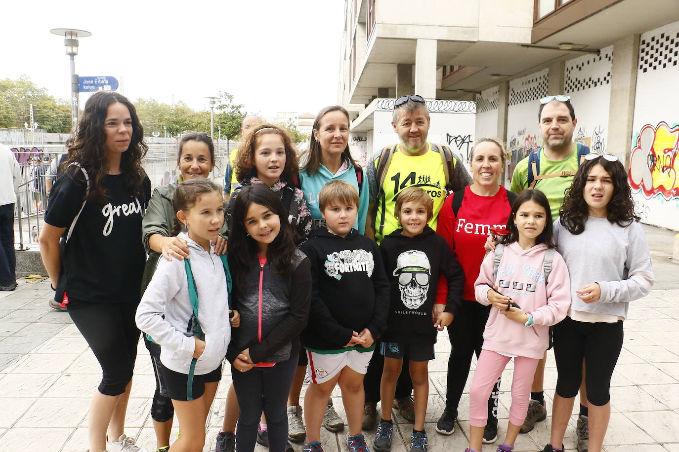 La popular cita ha reunido este año a cerca de dos mil participantes en un recorrido cargado de buen ambiente por el parque de Olárizu. Todo lo recaudado a través de las inscripciones para esta prueba que nació en 2012, coincidiendo con el reinado de Vitoria como 'Green Capital', irá destinado a la agencia de colocación de parados que Cáritas tiene en el barrio de Zaramaga.