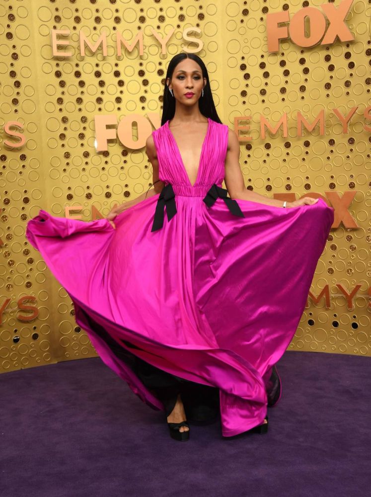 De nuevo, el color fucsia como protagonista. La cantante y actriz estadounidense, MJ Rodríguez apuesta por este tono vibrante en un vestido de corte helénico.