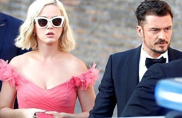 Orlando Bloom y Katy Perry, vestida por Marchesa, en la boda de Misha Nonoo y Michael Hess.