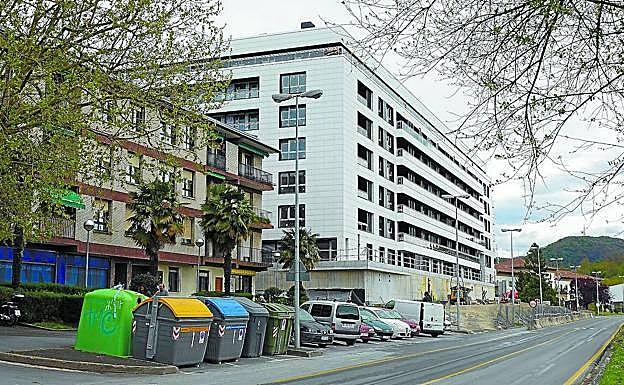 Obras de construcción de las 162 viviendas de protección oficial en el barrio donostiarra de Txomin Enea. 