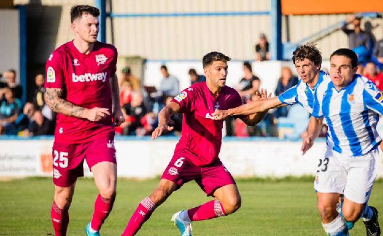 Burke y Magallán, durante el amistoso con la Real, en pretemporada. 
