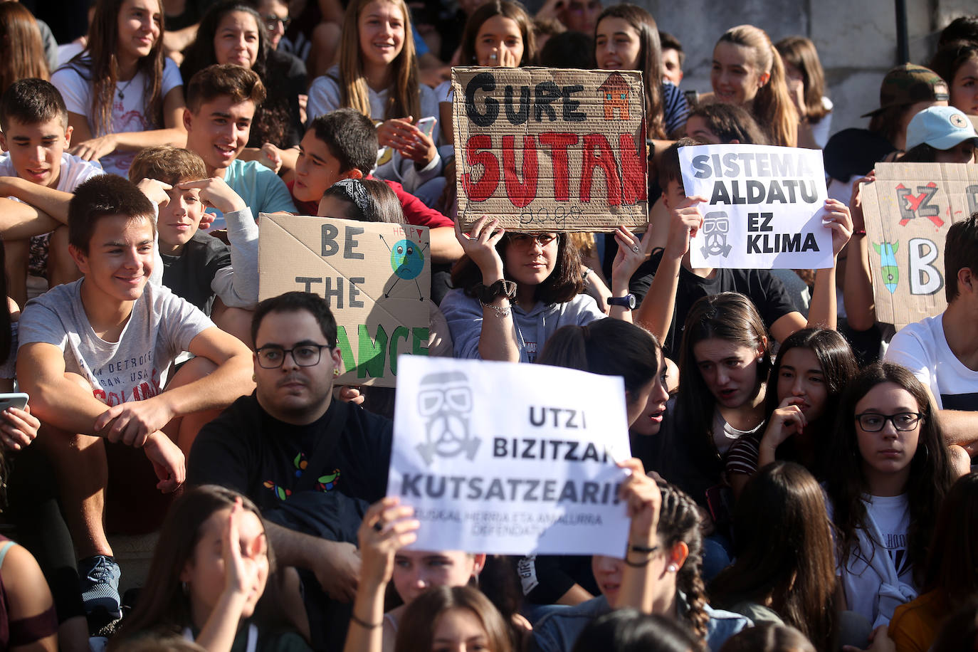 Fotos: Los estudiantes vizcaínos se manifiestan contra el cambio climático