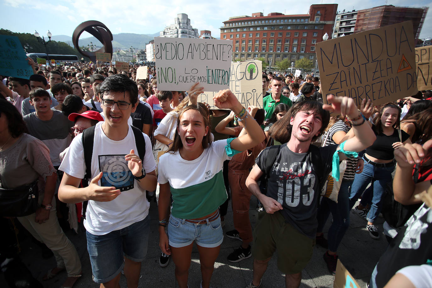 Fotos: Los estudiantes vizcaínos se manifiestan contra el cambio climático