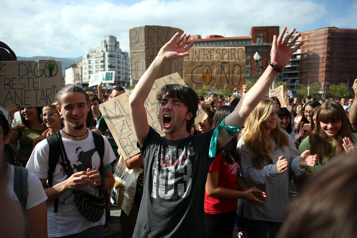 Fotos: Los estudiantes vizcaínos se manifiestan contra el cambio climático