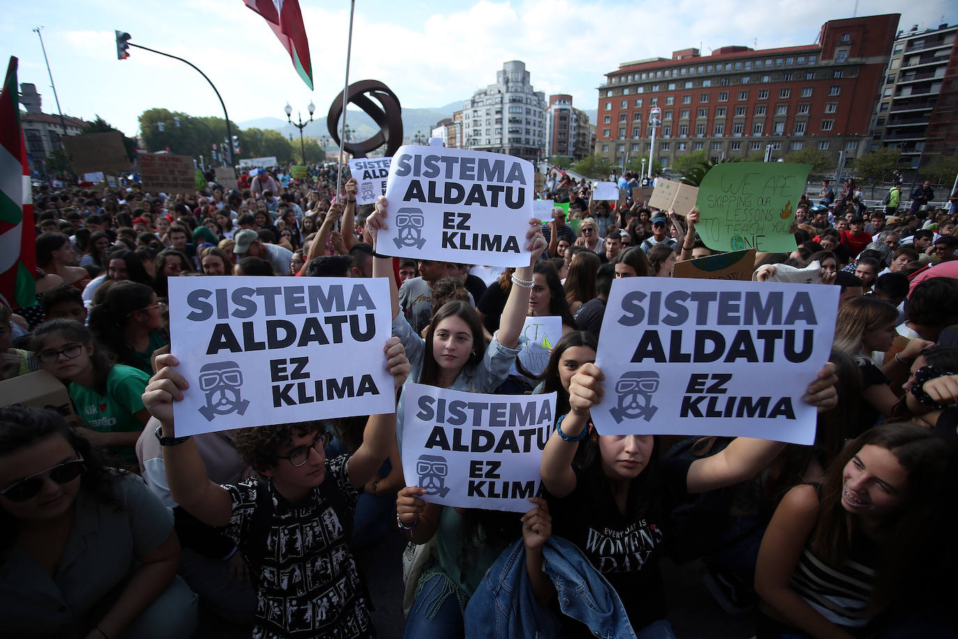 Fotos: Los estudiantes vizcaínos se manifiestan contra el cambio climático